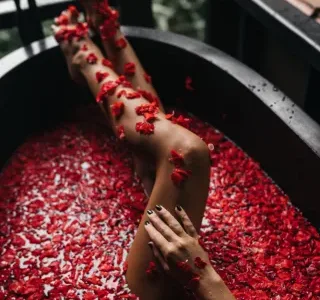 Rose Petal Milk Bath (30 MIN)